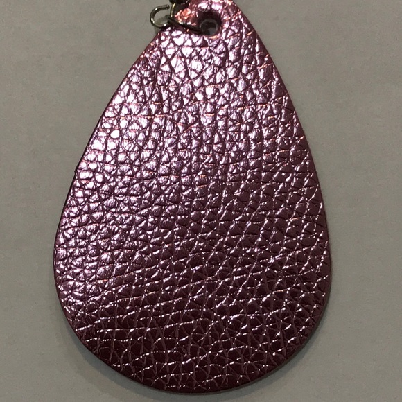 🆕Metallic Pink Faux Leather Drop Earrings - Picture 2 of 3